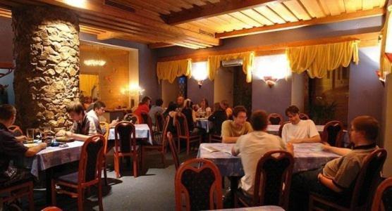Hotel U Zlateho Byka بايسك المظهر الخارجي الصورة